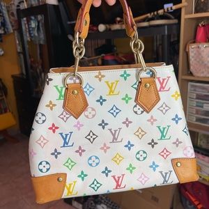 Cute lv purse